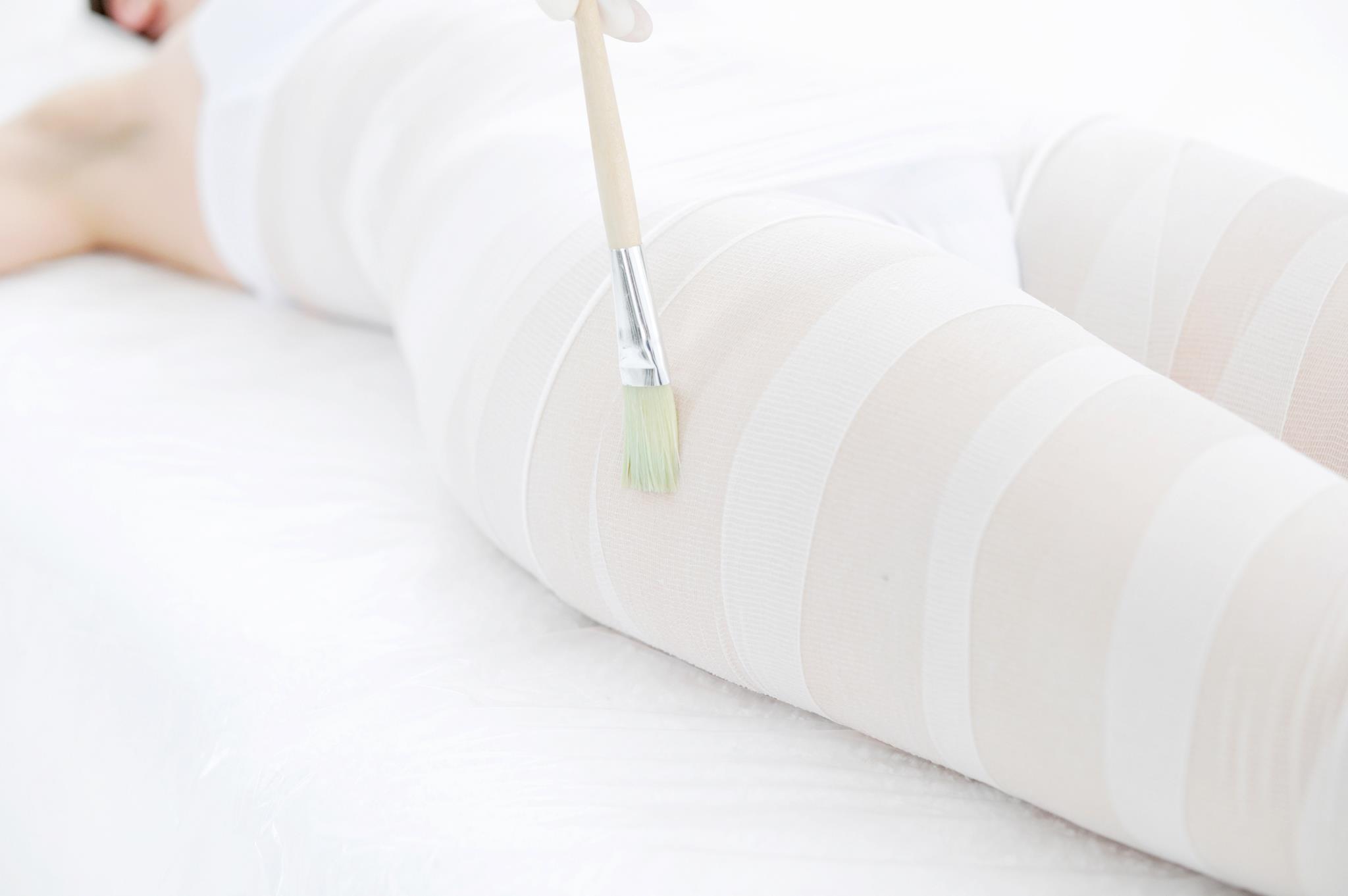 Zabieg z uzyciem bandaży Arosha w Bielsku-Białej w Centrum Nowoczesnej Kosmetologii Tkalnia Urody