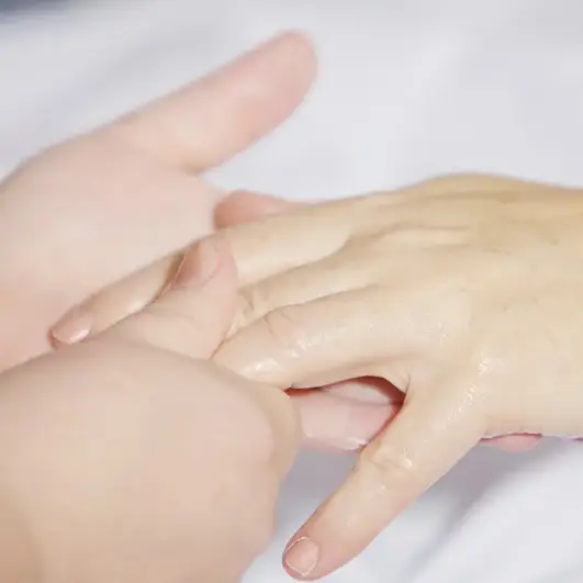 Pielęgnacja dłoni w salonie kosmetycznym w Bielsku