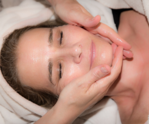 kobieta pielęgnacja cera dojrzała